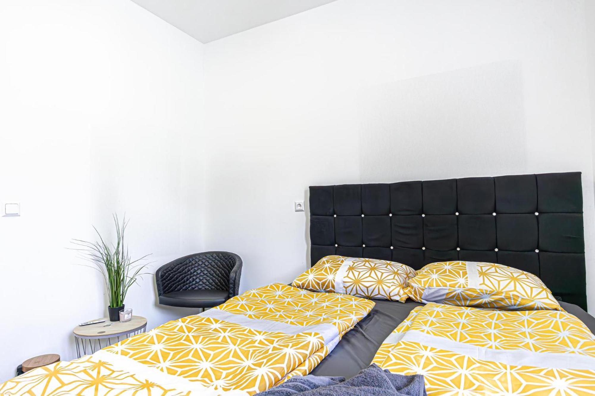 Near Schoenbrunn - Economy Rooms In Shared Apartment At Meidling Train Station فيينا المظهر الخارجي الصورة