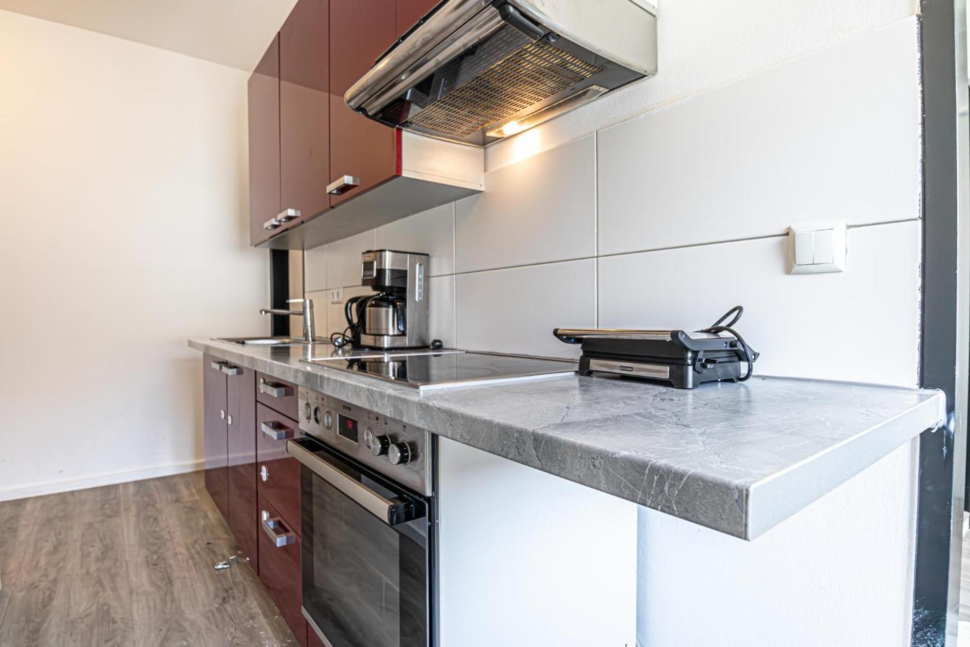 Near Schoenbrunn - Economy Rooms In Shared Apartment At Meidling Train Station فيينا المظهر الخارجي الصورة