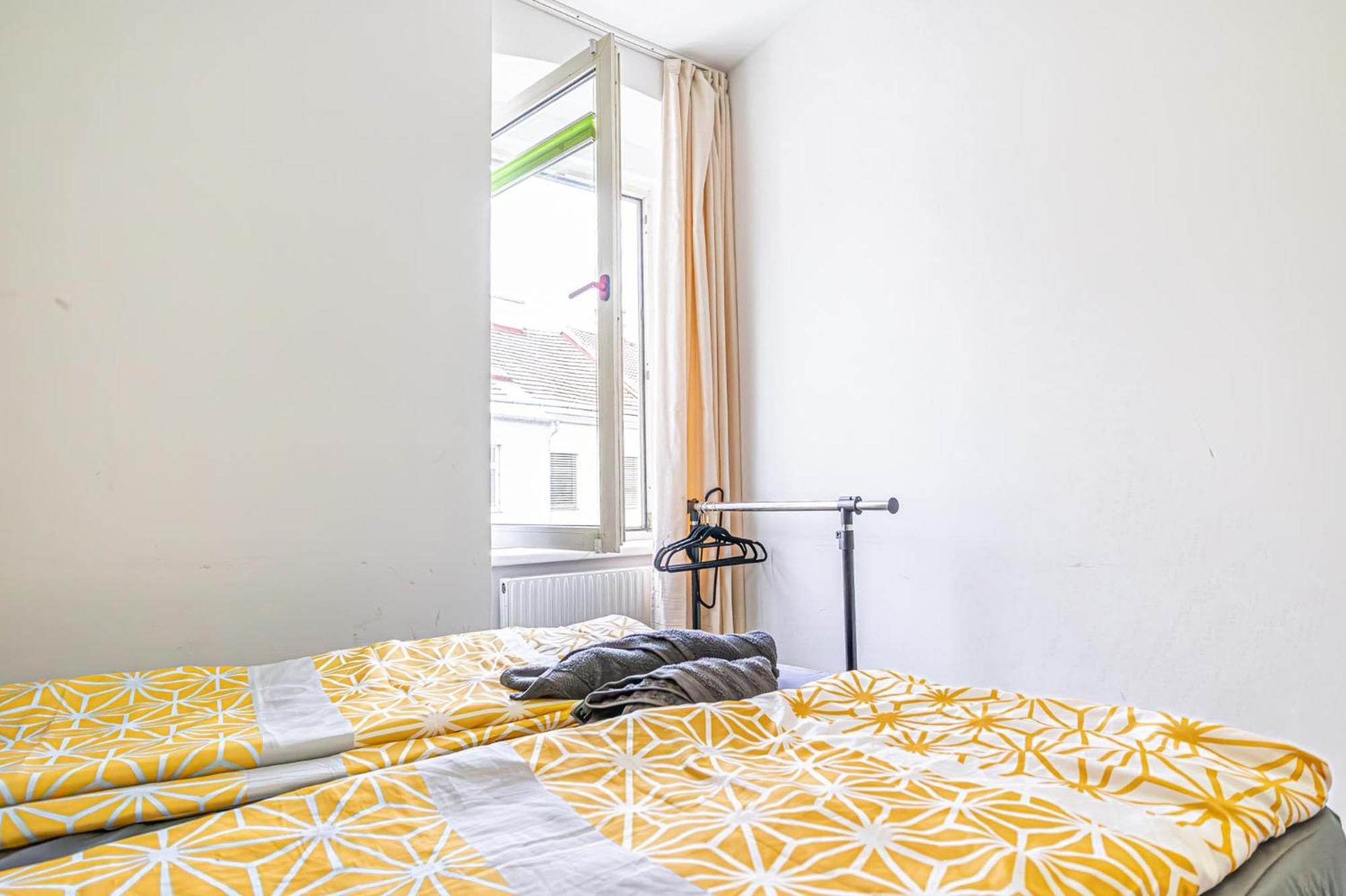 Near Schoenbrunn - Economy Rooms In Shared Apartment At Meidling Train Station فيينا المظهر الخارجي الصورة