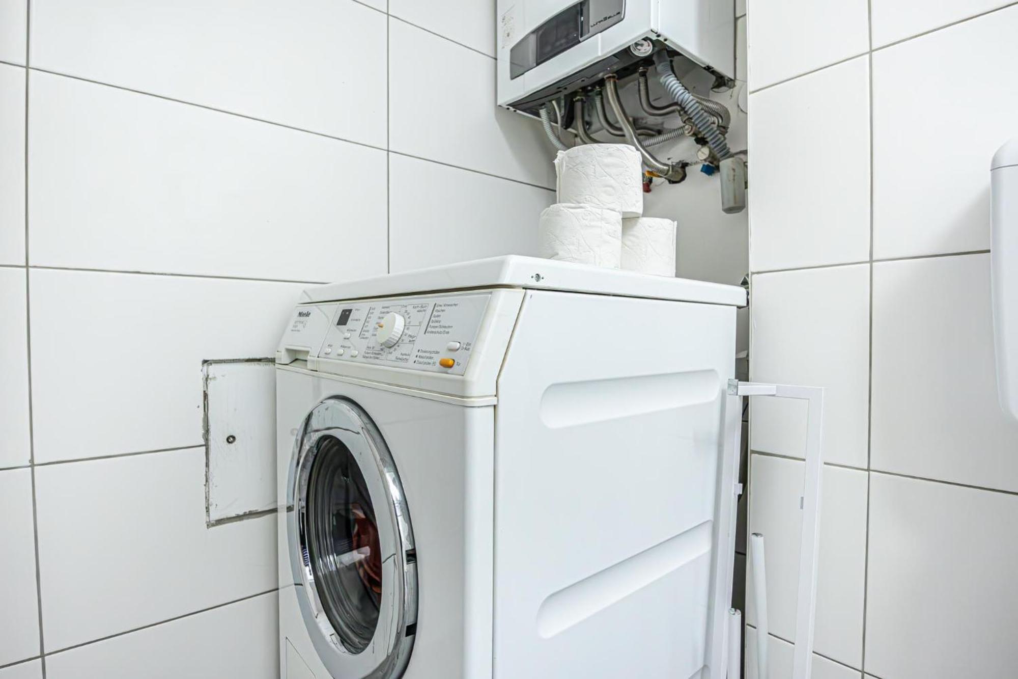Near Schoenbrunn - Economy Rooms In Shared Apartment At Meidling Train Station فيينا المظهر الخارجي الصورة