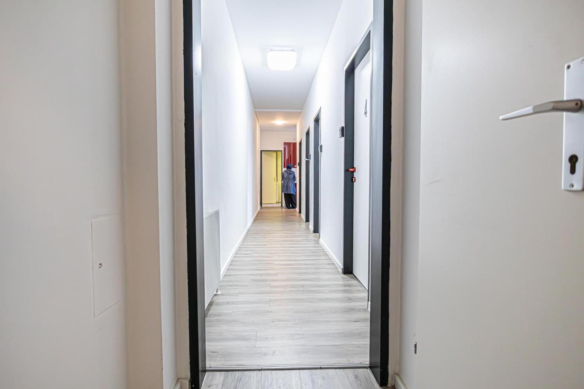 Near Schoenbrunn - Economy Rooms In Shared Apartment At Meidling Train Station فيينا المظهر الخارجي الصورة