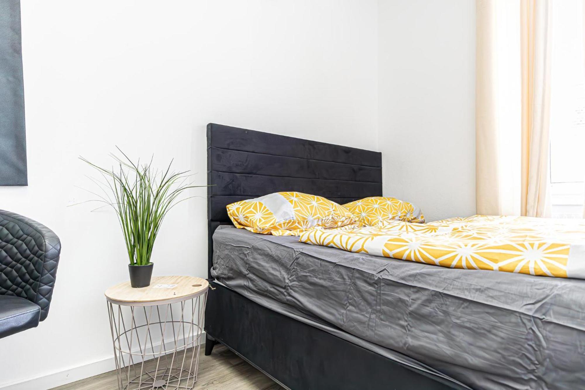 Near Schoenbrunn - Economy Rooms In Shared Apartment At Meidling Train Station فيينا المظهر الخارجي الصورة
