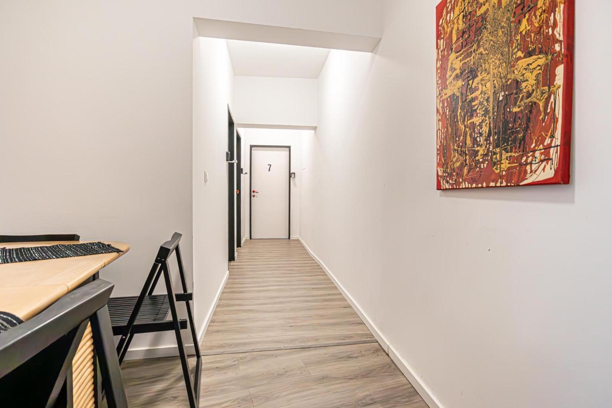 Near Schoenbrunn - Economy Rooms In Shared Apartment At Meidling Train Station فيينا المظهر الخارجي الصورة