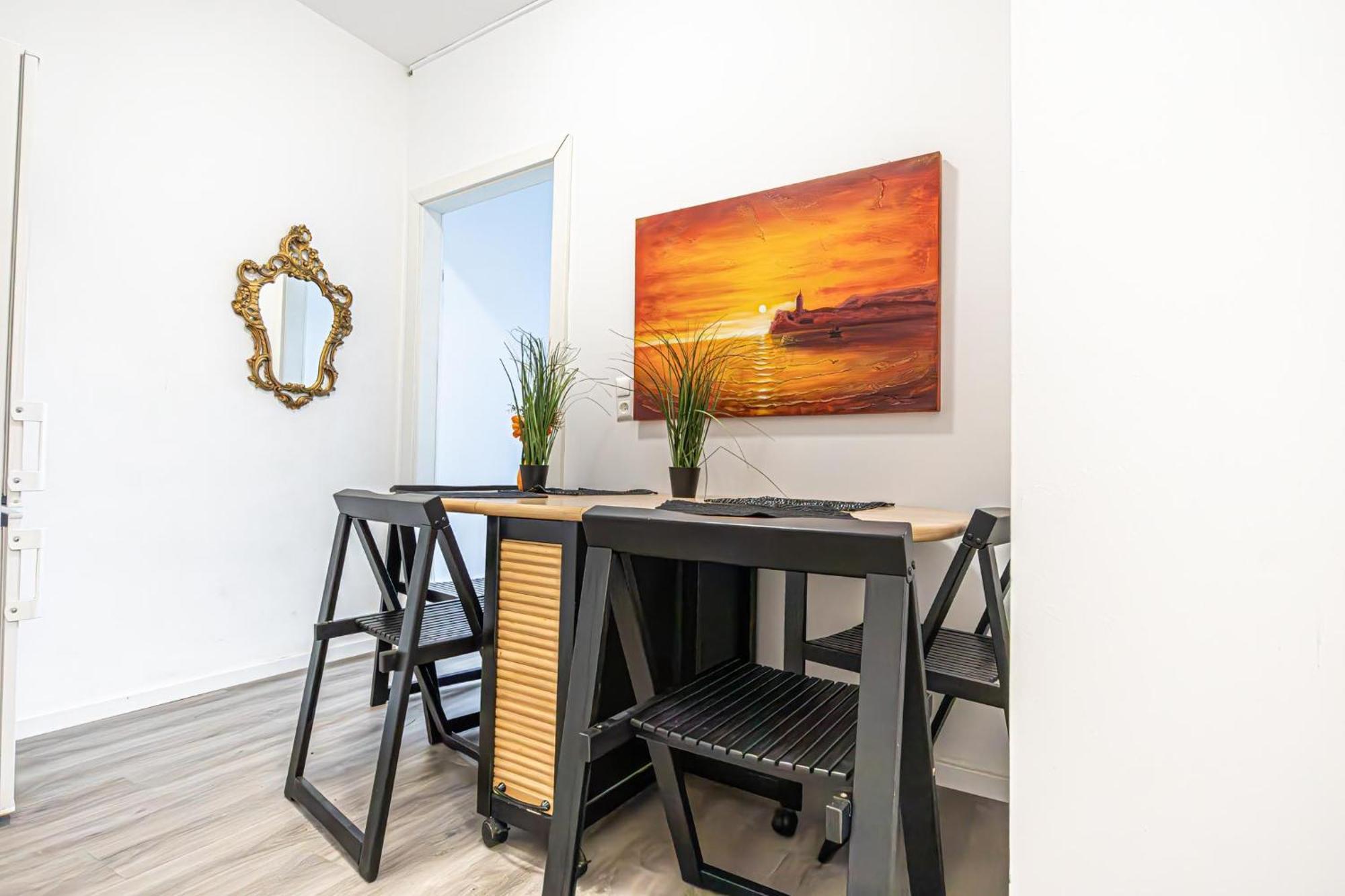 Near Schoenbrunn - Economy Rooms In Shared Apartment At Meidling Train Station فيينا المظهر الخارجي الصورة