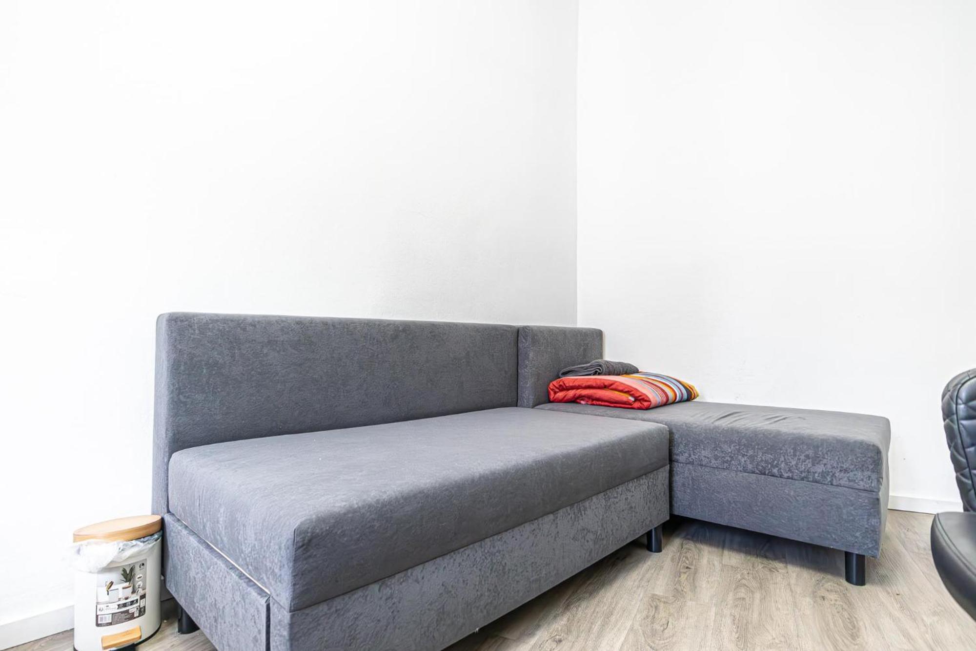 Near Schoenbrunn - Economy Rooms In Shared Apartment At Meidling Train Station فيينا المظهر الخارجي الصورة