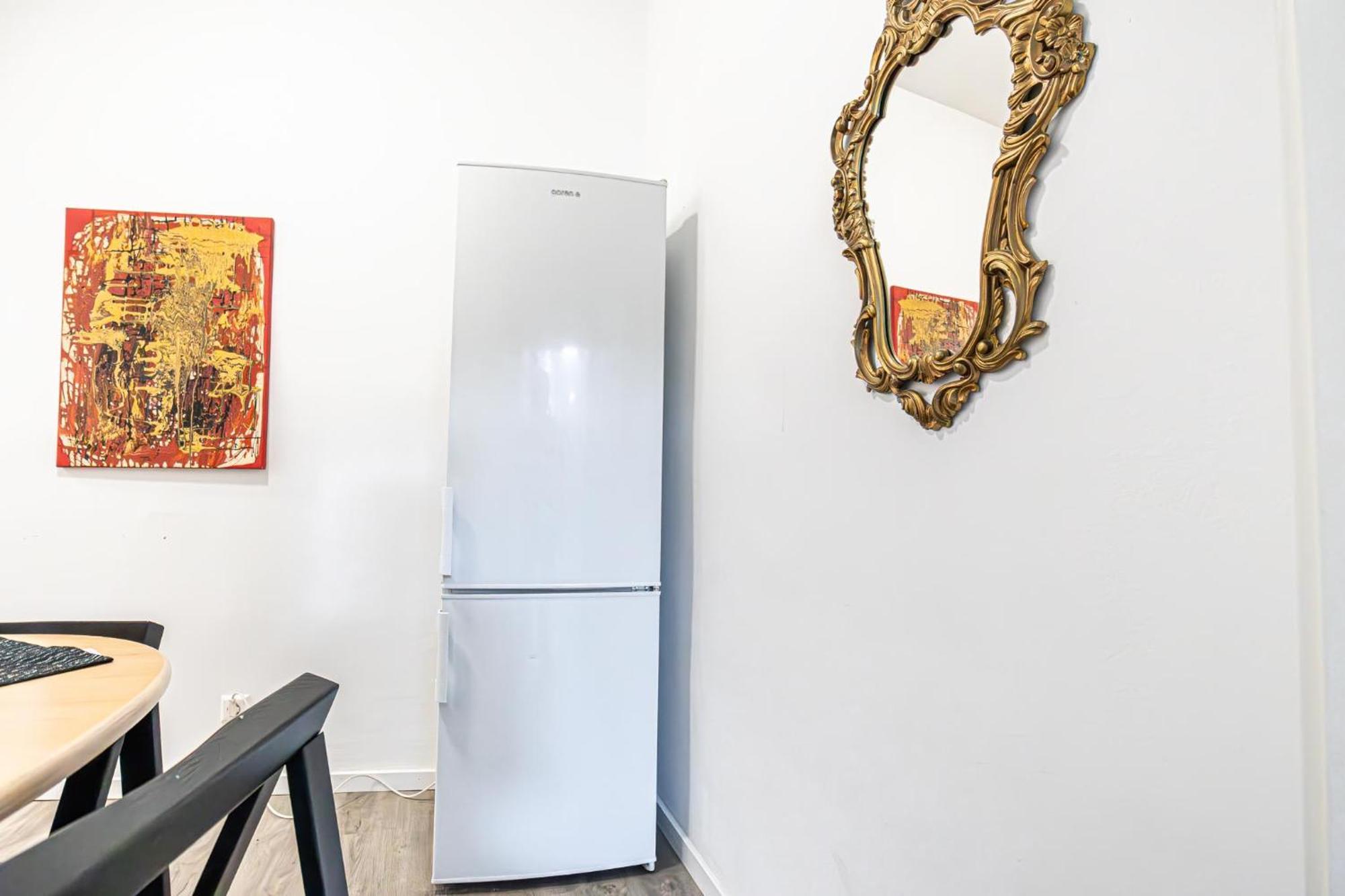 Near Schoenbrunn - Economy Rooms In Shared Apartment At Meidling Train Station فيينا المظهر الخارجي الصورة