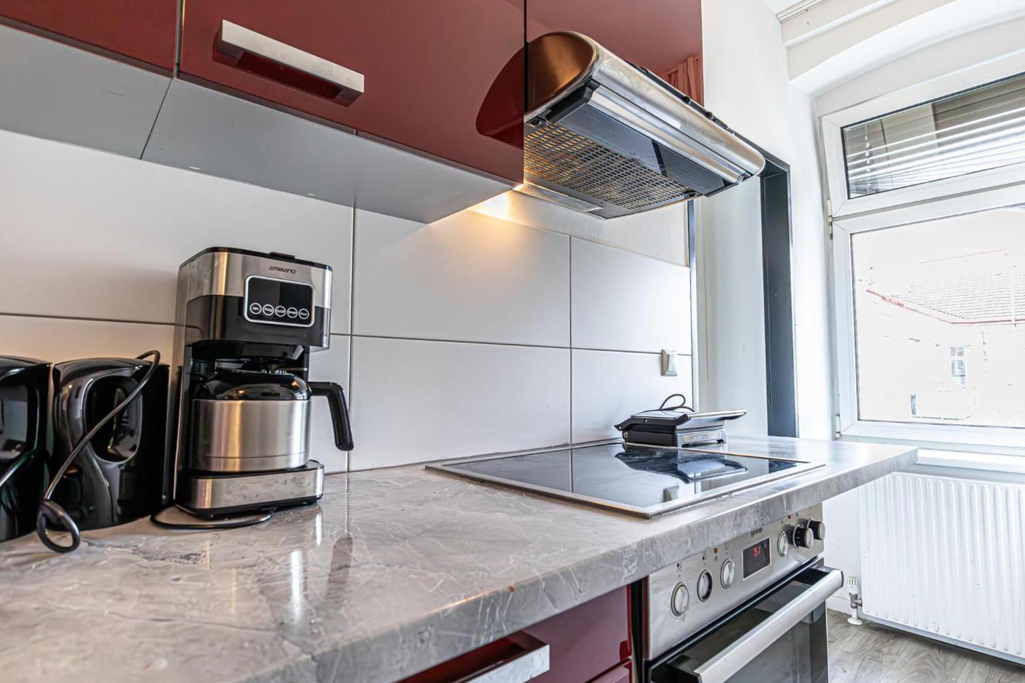 Near Schoenbrunn - Economy Rooms In Shared Apartment At Meidling Train Station فيينا المظهر الخارجي الصورة