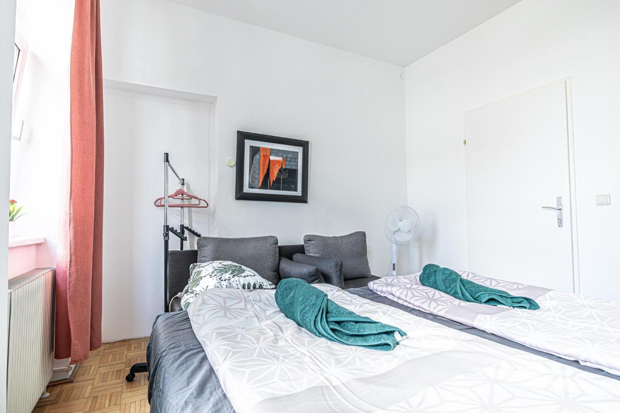 Near Schoenbrunn - Economy Rooms In Shared Apartment At Meidling Train Station فيينا المظهر الخارجي الصورة