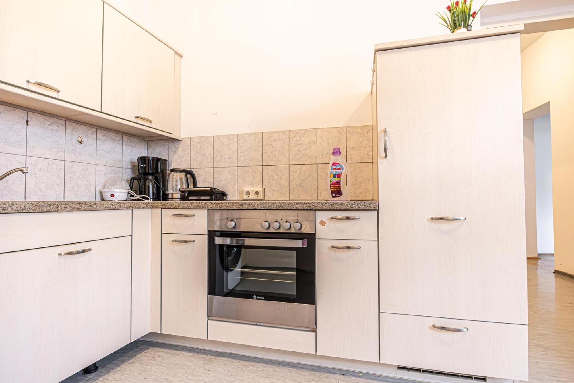Near Schoenbrunn - Economy Rooms In Shared Apartment At Meidling Train Station فيينا المظهر الخارجي الصورة