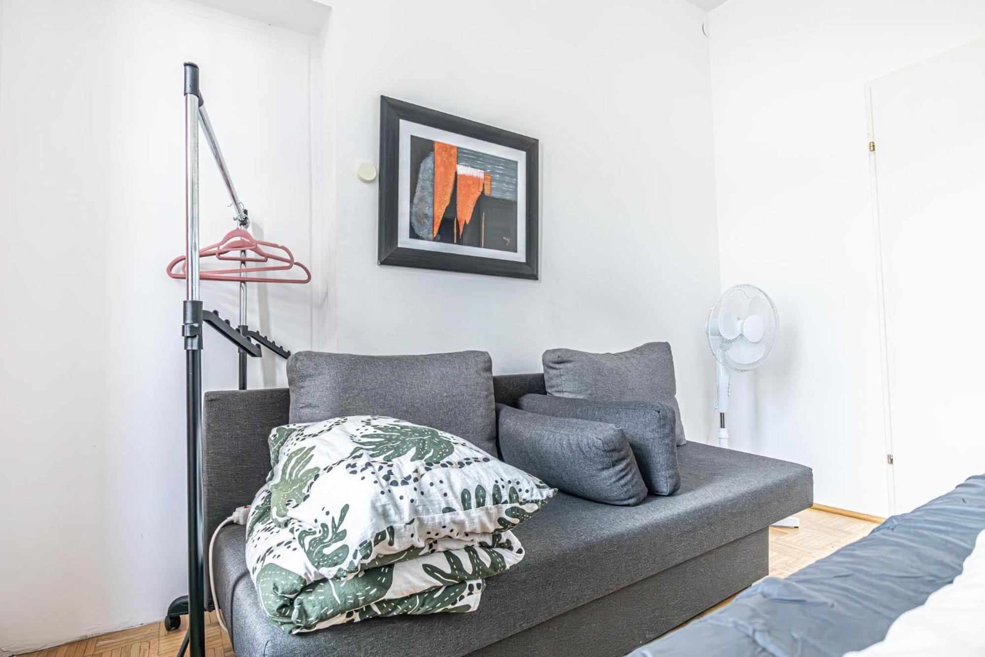 Near Schoenbrunn - Economy Rooms In Shared Apartment At Meidling Train Station فيينا المظهر الخارجي الصورة