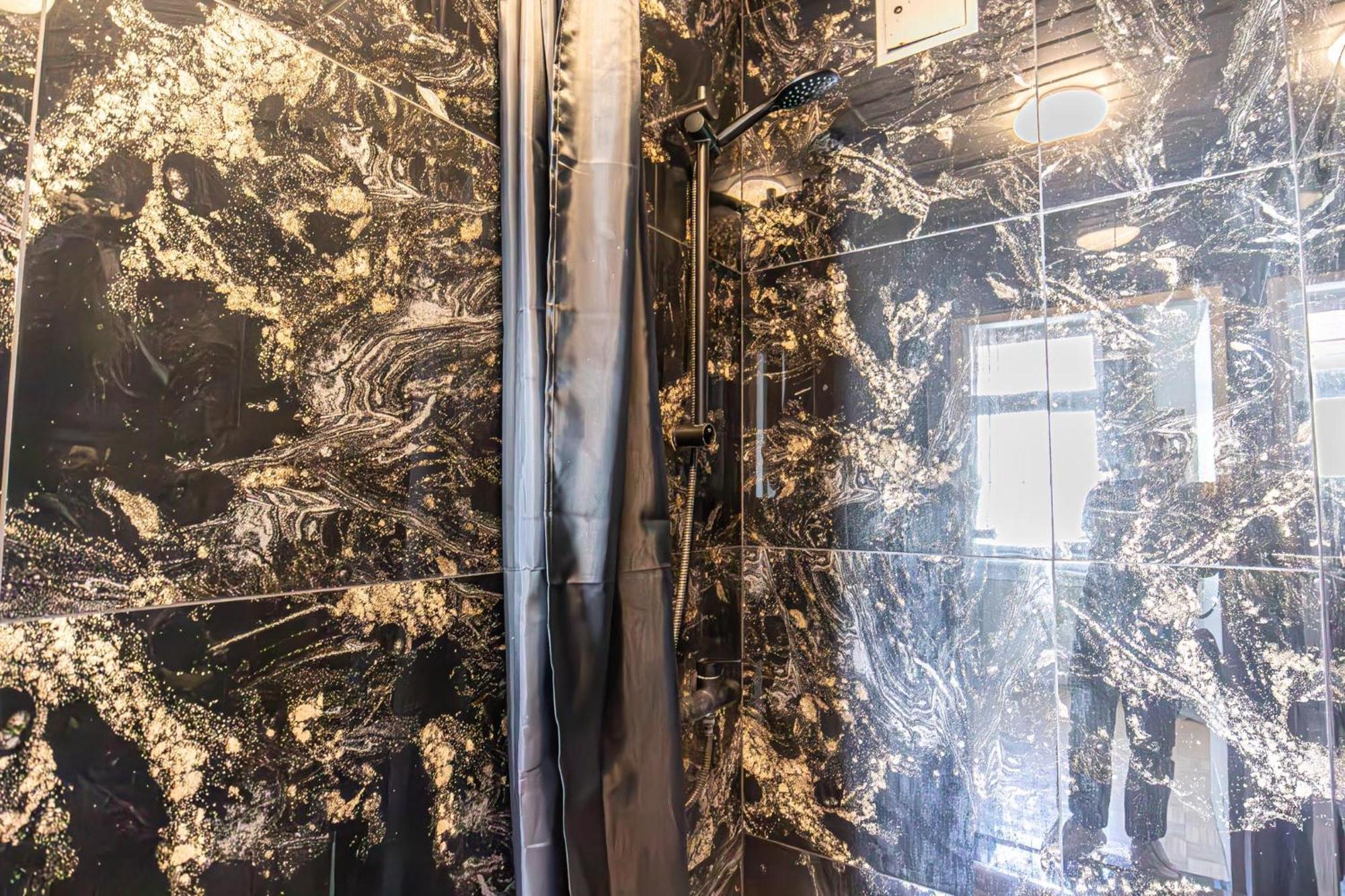Near Schoenbrunn - Economy Rooms In Shared Apartment At Meidling Train Station فيينا المظهر الخارجي الصورة
