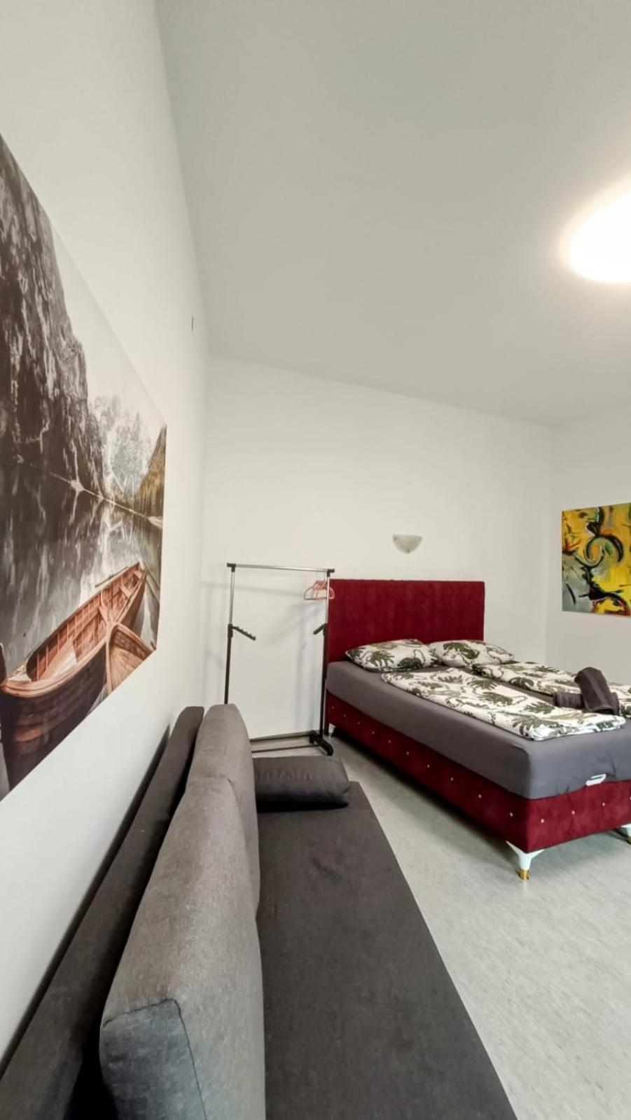 Near Schoenbrunn - Economy Rooms In Shared Apartment At Meidling Train Station فيينا المظهر الخارجي الصورة