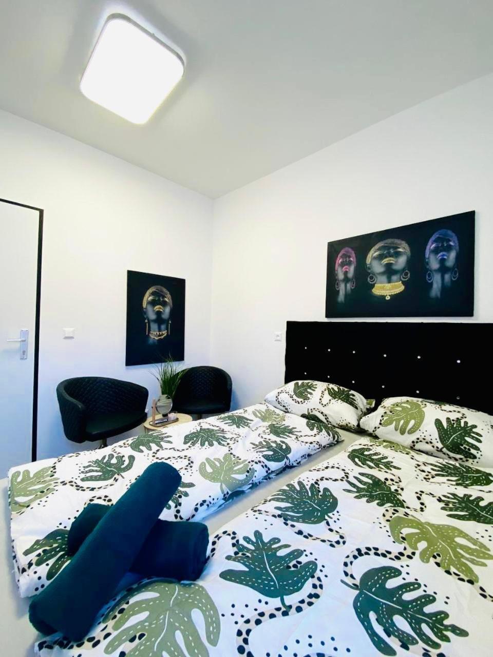 Near Schoenbrunn - Economy Rooms In Shared Apartment At Meidling Train Station فيينا المظهر الخارجي الصورة