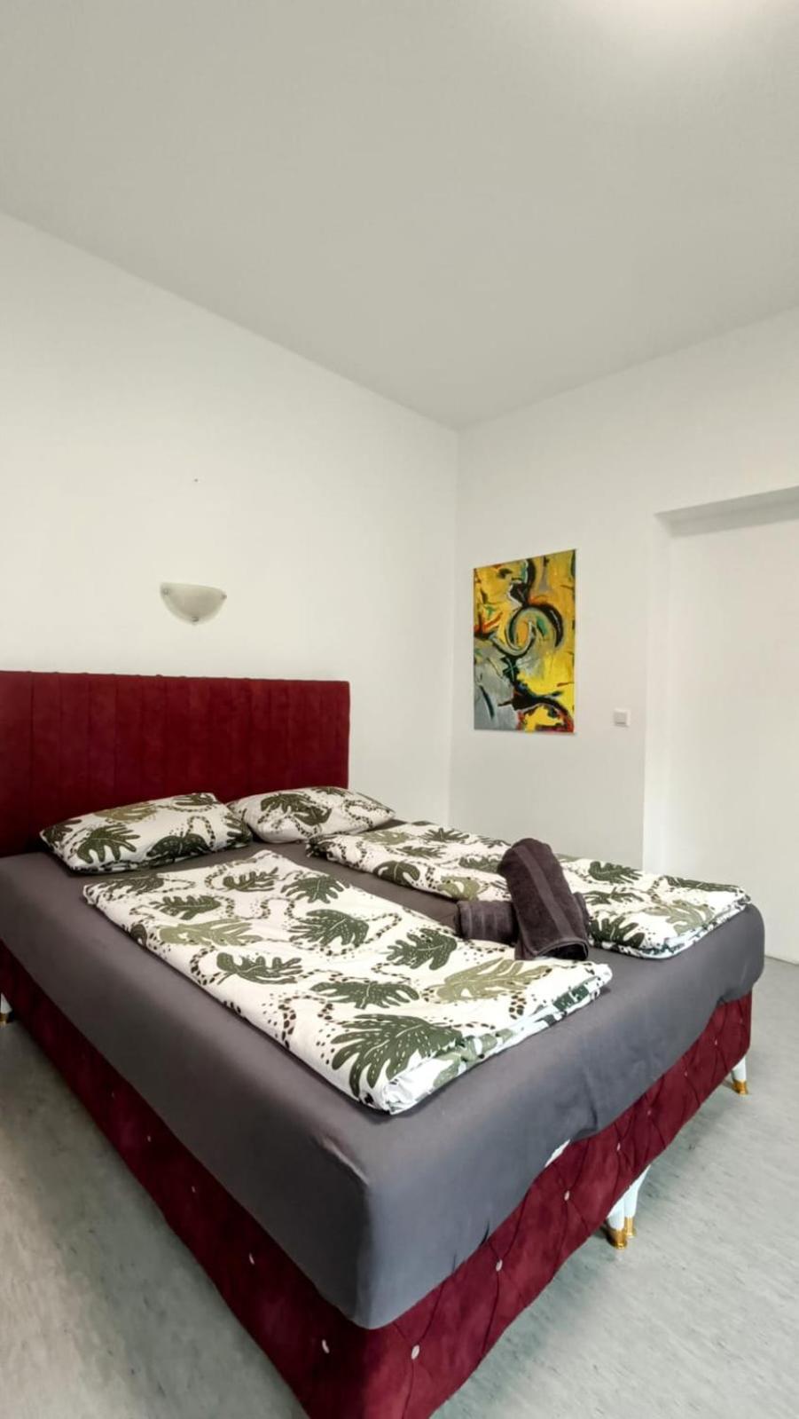 Near Schoenbrunn - Economy Rooms In Shared Apartment At Meidling Train Station فيينا المظهر الخارجي الصورة