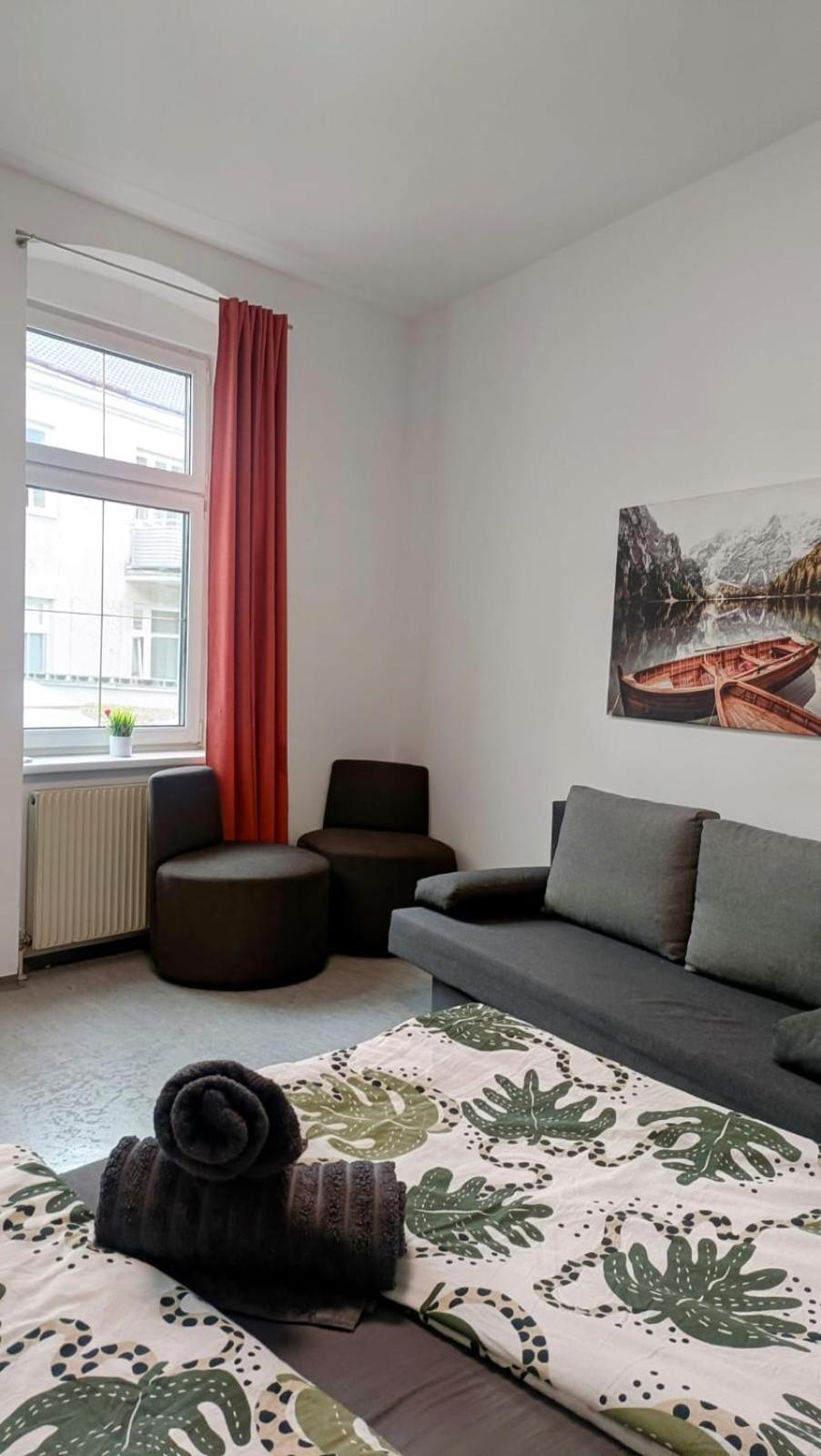 Near Schoenbrunn - Economy Rooms In Shared Apartment At Meidling Train Station فيينا المظهر الخارجي الصورة