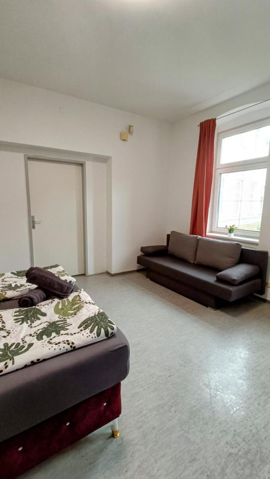 Near Schoenbrunn - Economy Rooms In Shared Apartment At Meidling Train Station فيينا المظهر الخارجي الصورة