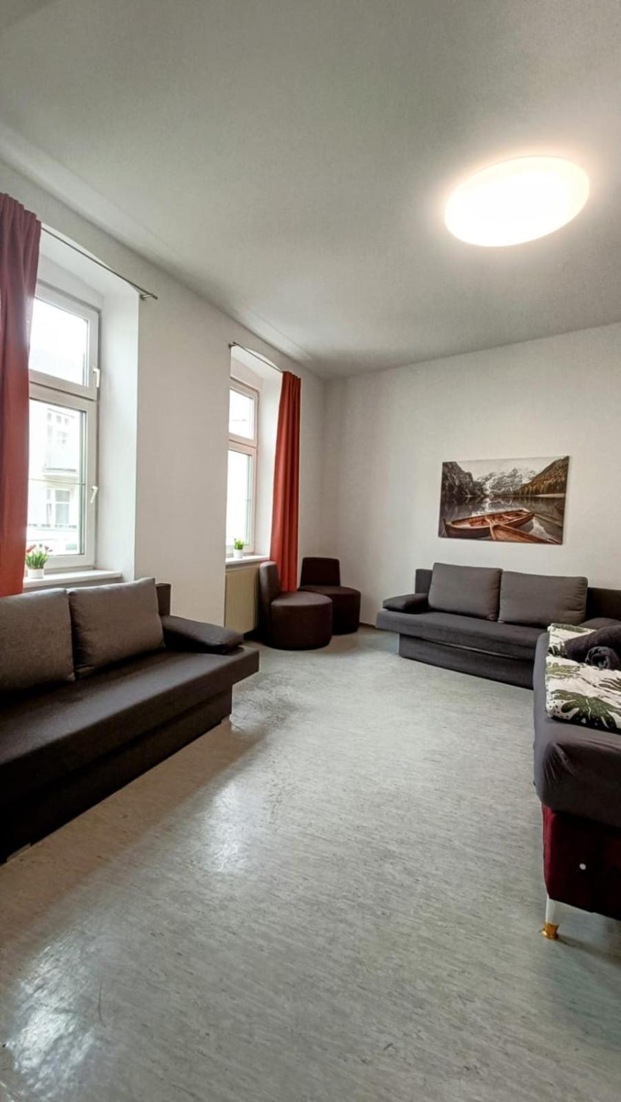 Near Schoenbrunn - Economy Rooms In Shared Apartment At Meidling Train Station فيينا المظهر الخارجي الصورة
