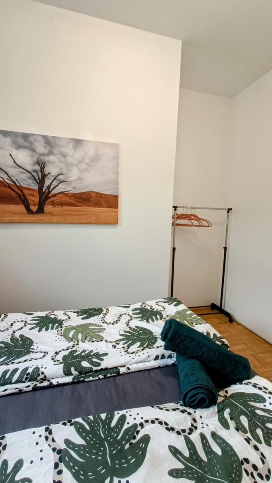 Near Schoenbrunn - Economy Rooms In Shared Apartment At Meidling Train Station فيينا المظهر الخارجي الصورة