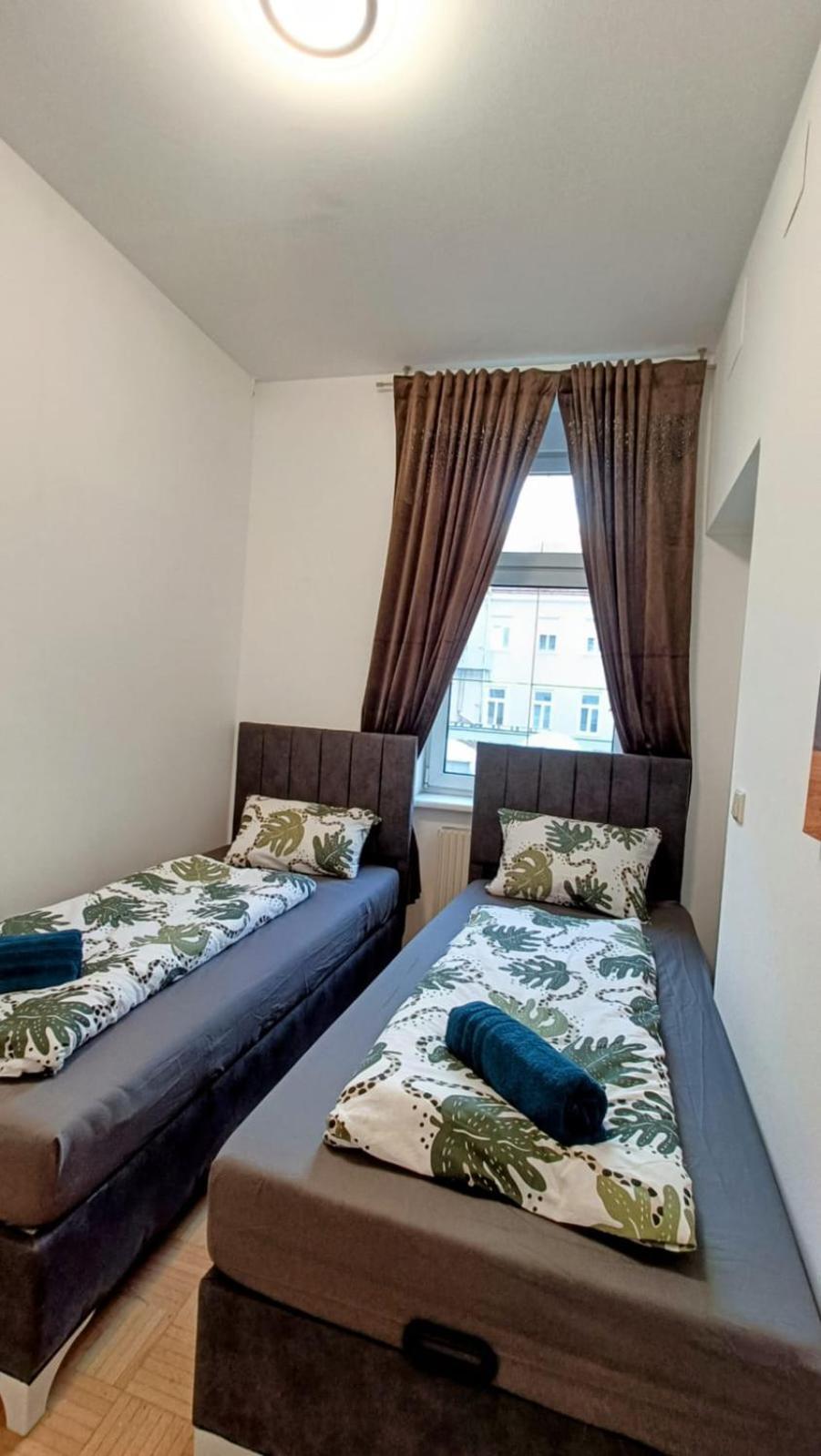 Near Schoenbrunn - Economy Rooms In Shared Apartment At Meidling Train Station فيينا المظهر الخارجي الصورة