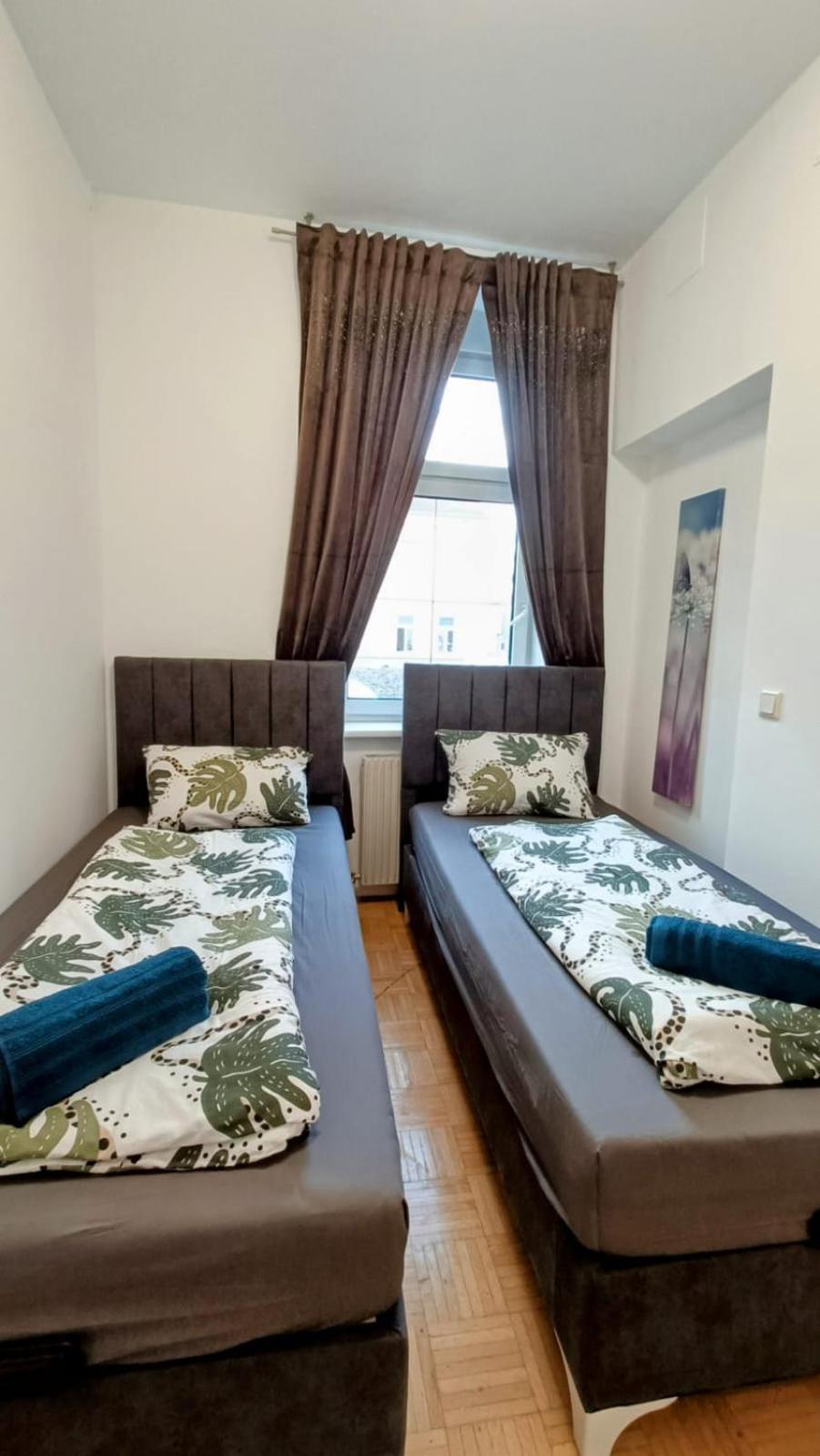 Near Schoenbrunn - Economy Rooms In Shared Apartment At Meidling Train Station فيينا المظهر الخارجي الصورة